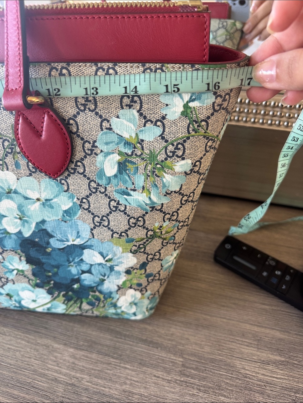Gucci GG Supreme Monogram Blooms Medium. EUC. - Picture 15 of 16
